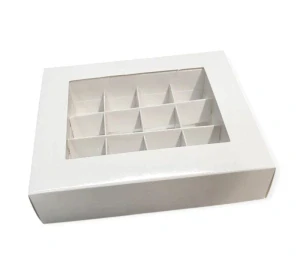 Elegantní bílá krabička na 12 pralinek s průhledným okénkem 17x13,5x4 cm