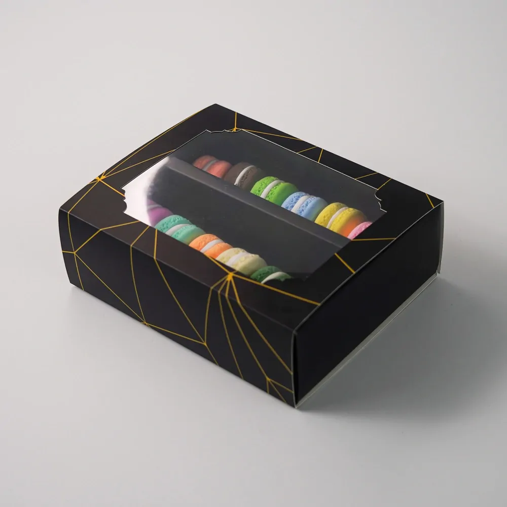 Krabička na makronky černá se zlatým rámečkem na 10 ks  15,5x12,5x5,2 cm