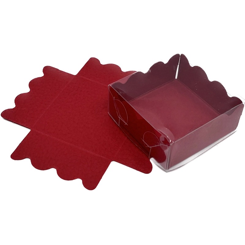 Krabička s průhledným víkem červená s imitací kůže 13,5x13,5x2,5 cm