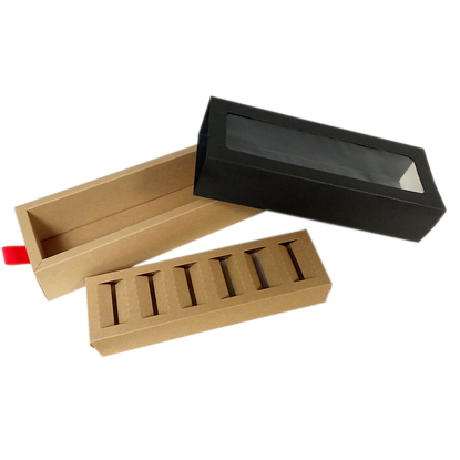 Dárková krabička na 6 makronek v černé barvě s průhledným okénkem 24,5x9x5,2 cm