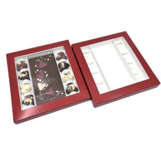 Dárková krabička červená na pralinky a čokoládu 20,5x19x2 cm 8 ks, potravinářský atest, okénko