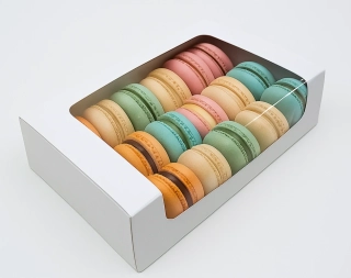 Krabička na makronky bílá s průhledným okénkem  20x13x5,5 cm