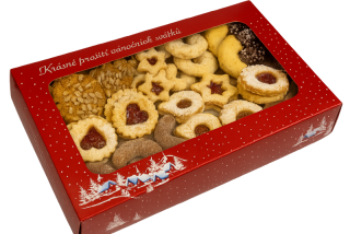 Vánoční krabička červená  "Zimní chaloupka" s průhledným okénkem na 1/2 kg cukroví  25x15x3,7 cm